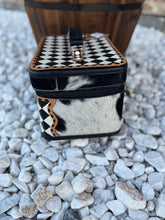 Load image into Gallery viewer, Cowhide leather tooled jewelry box
