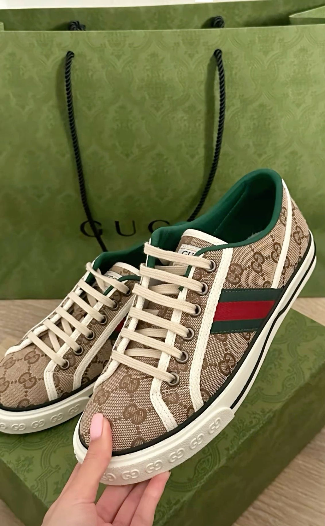 G u cc I shoes