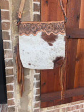 Load image into Gallery viewer, Cowhide fringe crossbody

