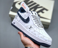 Men’s navy blue  N I K E S
