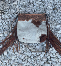 Load image into Gallery viewer, Cowhide fringe crossbody
