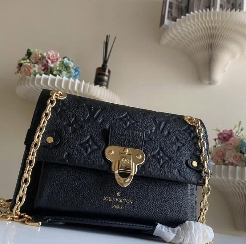 LL V crossbody
