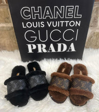 Load image into Gallery viewer, Women’s U G G fur lined L V Slides
