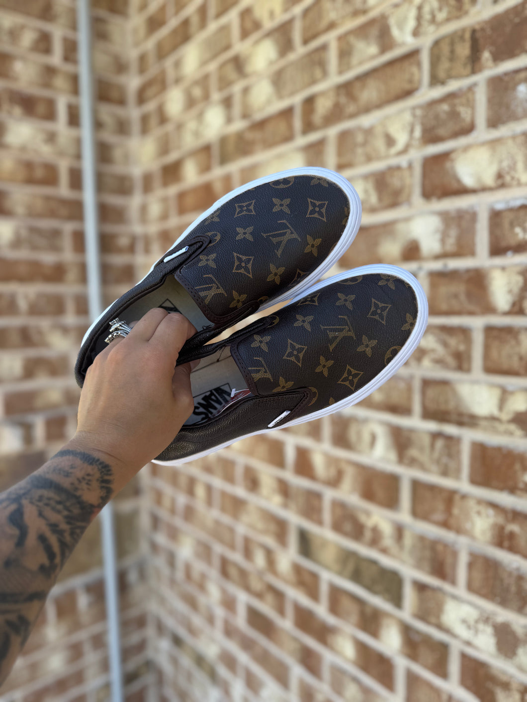 L V vans