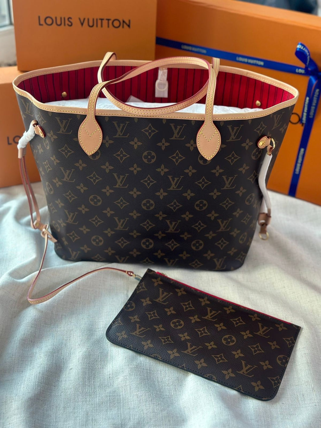 L V neverfull pink interior