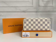 L V wallet